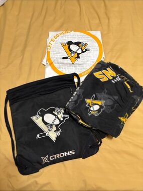 Pittsburgh Penguins Bag, T-Shirt and Fleece Pants